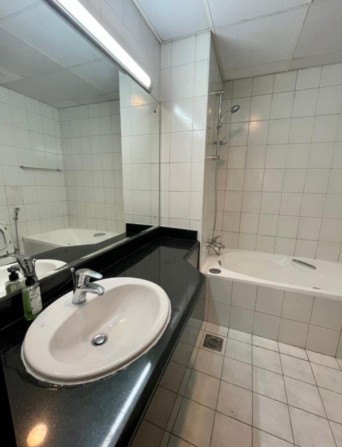 Expo Backpackers Hostel Дубай Екстериор снимка